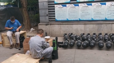 疊片污水處理器，正在裝配